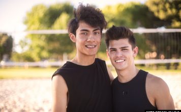 Sodo après match : ils se baisent l’un après l’autre.