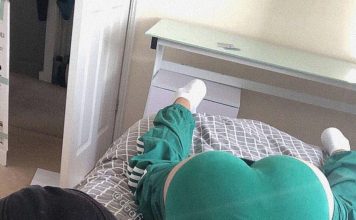 Ce jeune passif affamé va vous enflammer avec son petit cul offert !