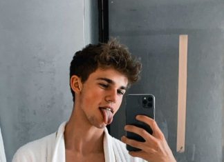 Hugo, un TikToker de 18 ans se lâche et montre son énorme bite !