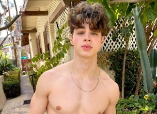 Jeunes modèles sexy en solo