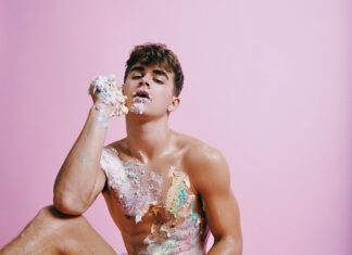 Matthew Crawford, la nouvelle icône du mannequin à nu !