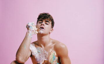 Matthew Crawford, la nouvelle icône du mannequin à nu !