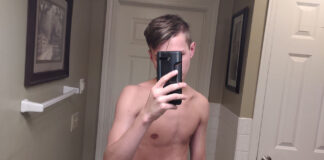 Aaron, 20 ans, à un sexe énorme !