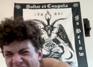 Le Tiktoker CJ Clark teste une fuck machine !