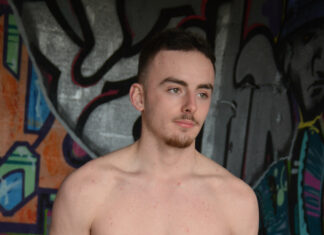 Charle, jeune timide se met nu (amateur français)