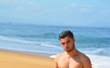 Joris – Naturisme à la plage