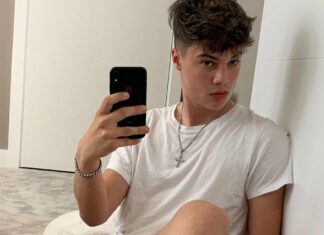 Le Tiktoker Connor nu !