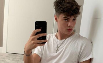 Le Tiktoker Connor nu !