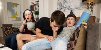 Snack de bite – Jake Preston baise Joey Mills