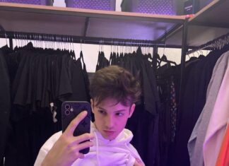 Alexis, jeune minet exhib de 19 ans