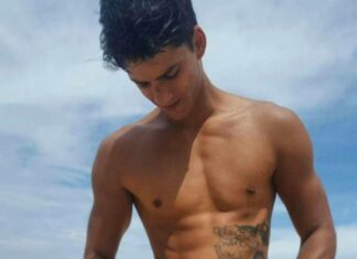 Klaus – Footballeur brésilien nu