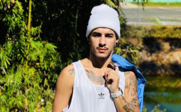 Matheus , jeune brésilien bien membré très exhib !