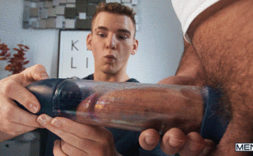 Chuck Conrad baise Jake Waters – Déballage Men: La Pompe à Pénis