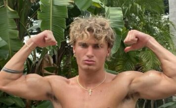 ConnorLee : L’instagrameur blond et bien foutu à poil !