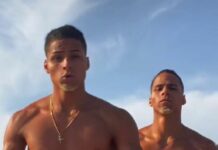 Deux jumeaux de Tiktok se masturbent ensemble !